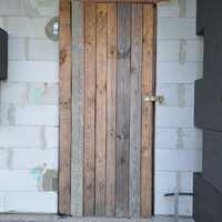Drzwi drewniane prowizoryczne