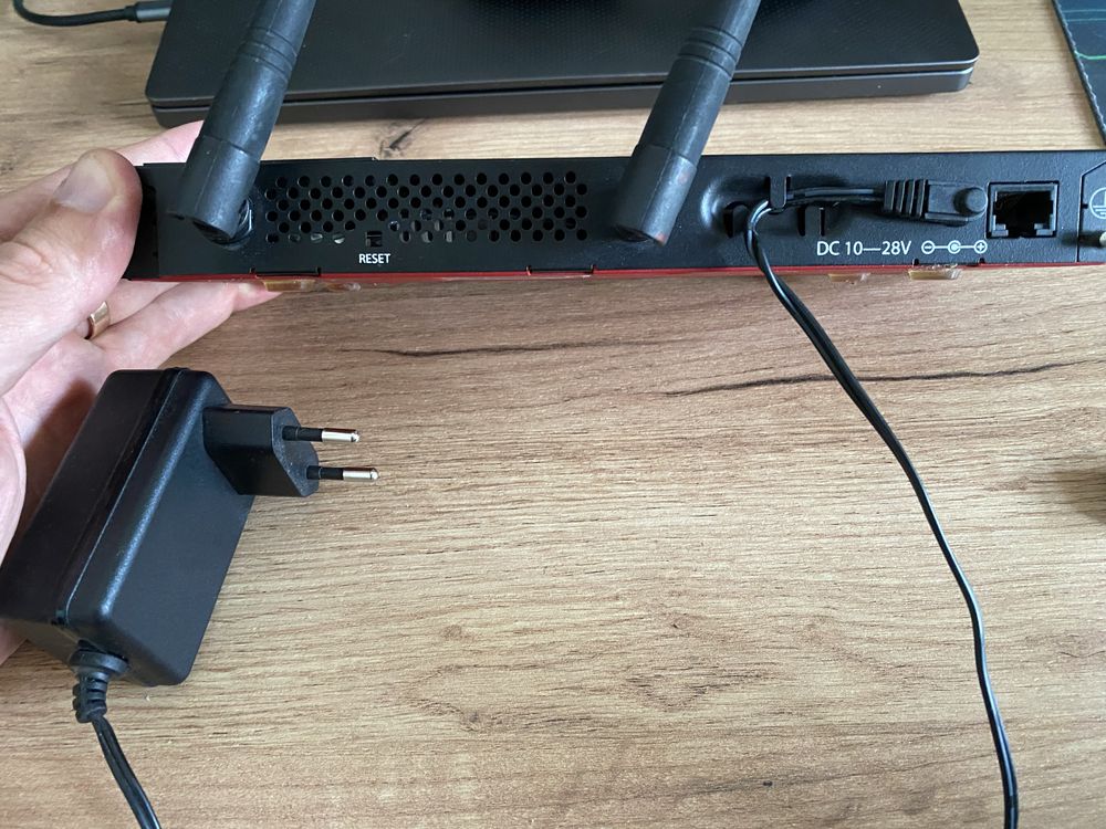 Router Mikrotik RB2011UiAS-2HnD-IN