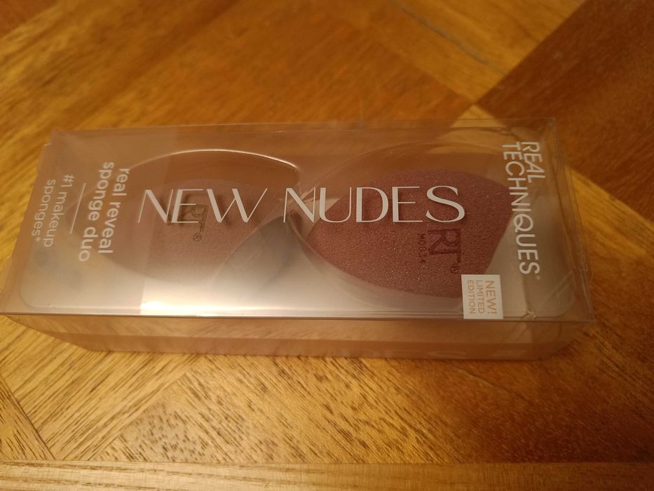 Gąbka do makijażu - Real Techniques 2 gąbki z kolekcji New Nudes.