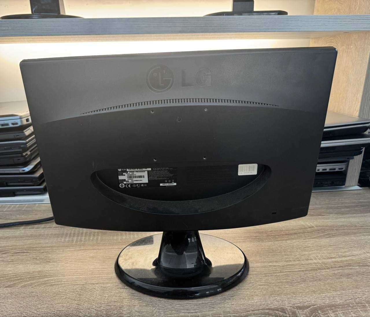 Б/В LG Flatron W1943C — 18.5" / HD / VGA