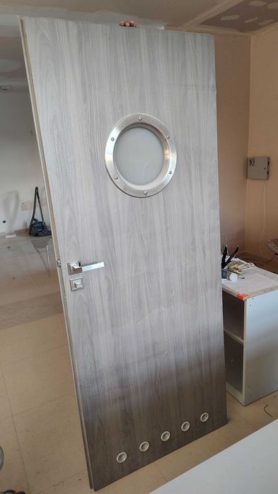 2x drzwi łazienkowe lewe, szerokość 80cm.