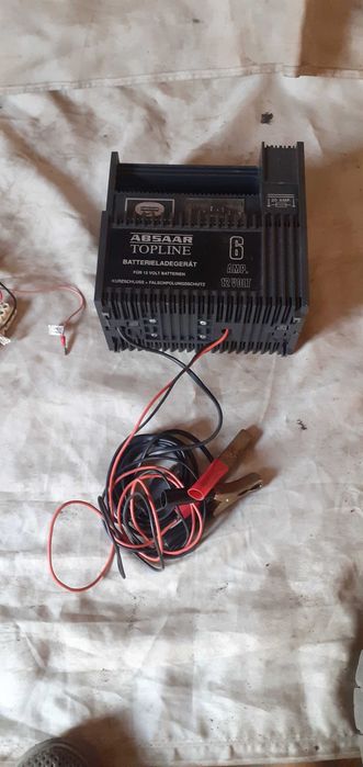 зарядное устройство для аккумуляторов 12 вольт 6  10 ампер . Германия.