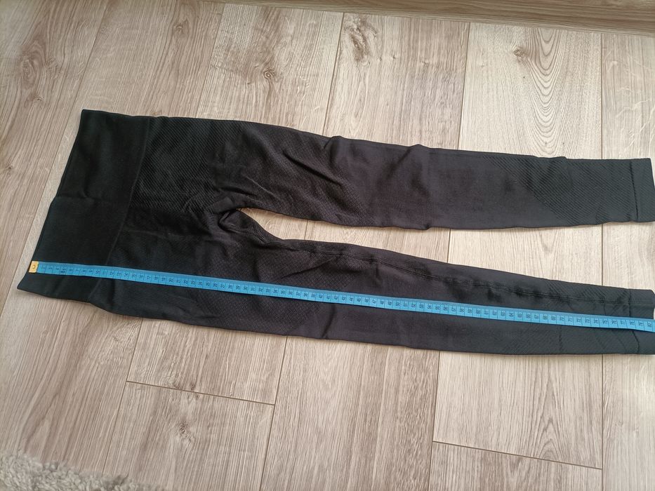 Nowe legginsy damskie sportowe z efektem push up (rozmiar XS)