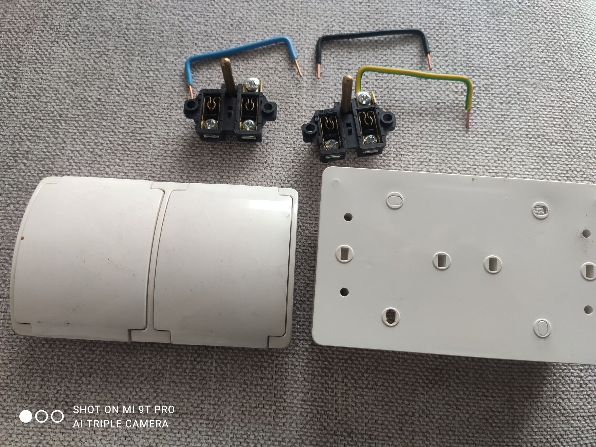 Gniazdko elektryczne podwojne