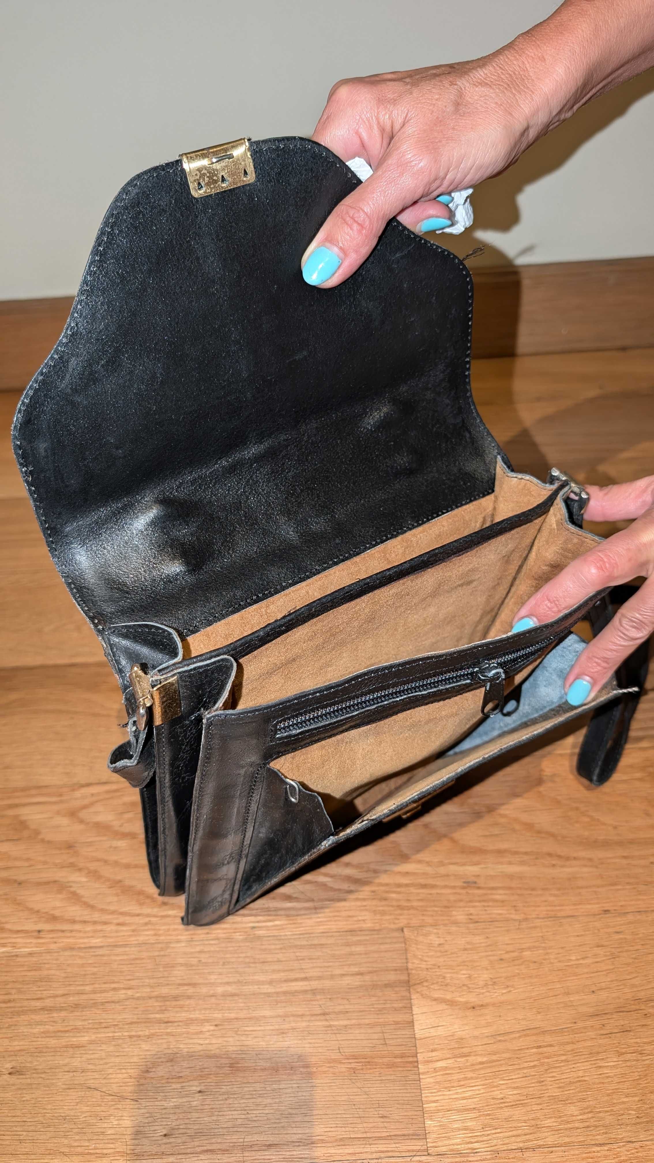 Bolsa tiracolo Preta em Pele
