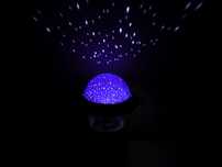 Lampka Nocna z projektorm gwiazd na baterie 5 LED