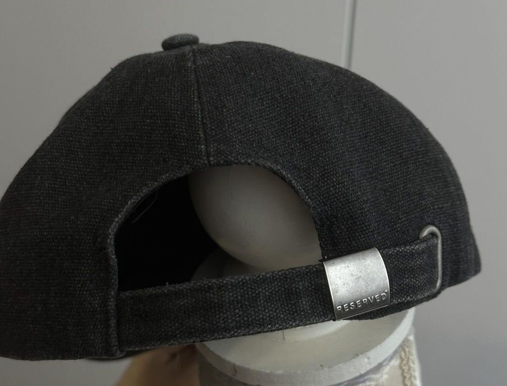 czapka z daszkiem Reserved