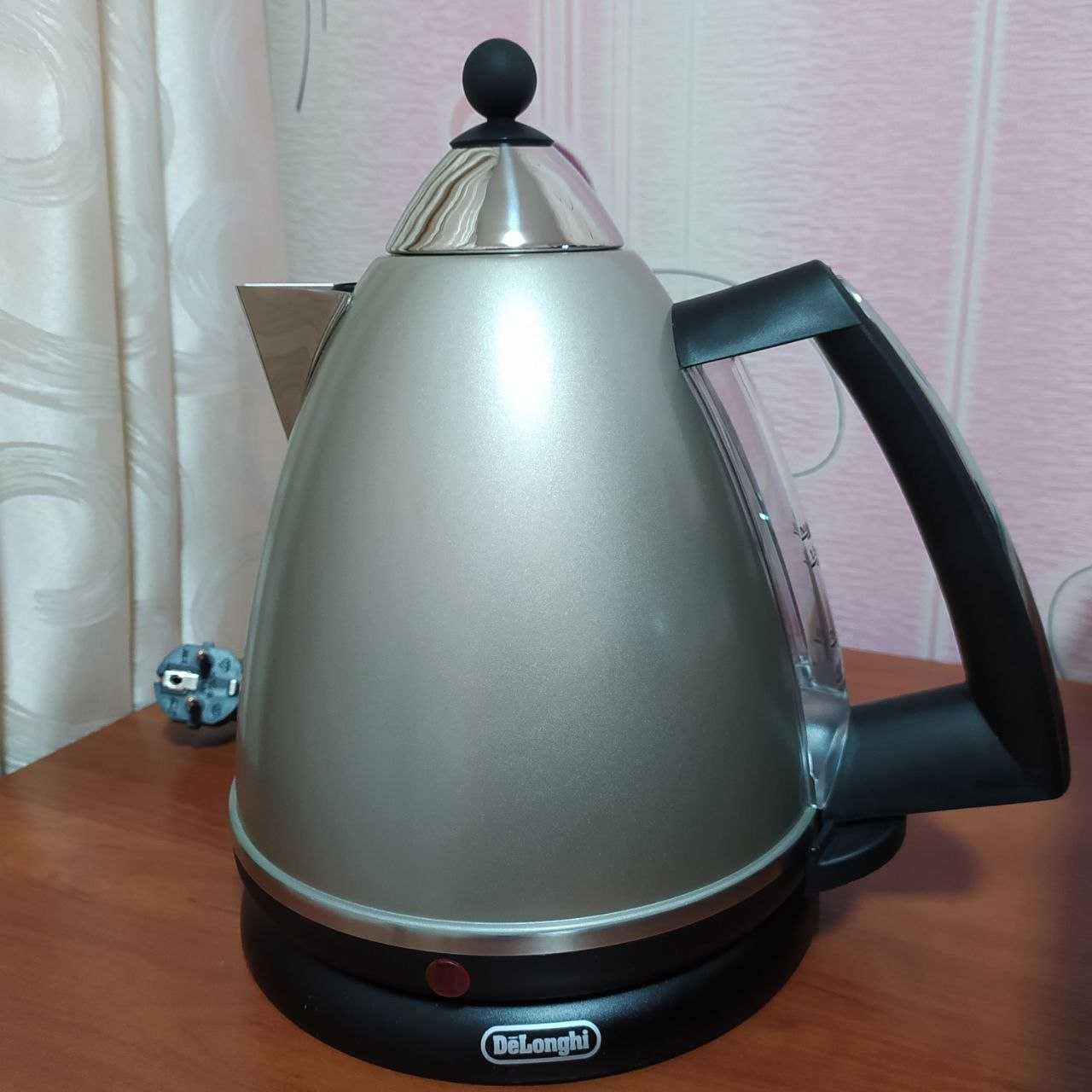 Електрочайник 1.7L, DeLonghi KBX 2016. Новий.