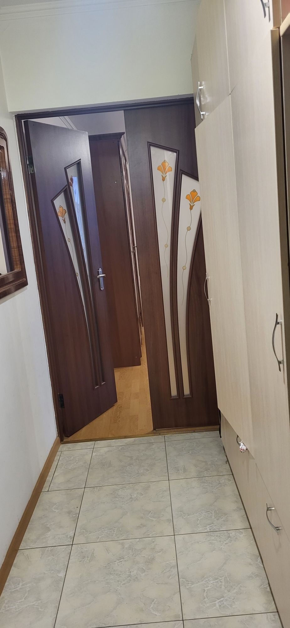 Підселення до дівчини в кімнату