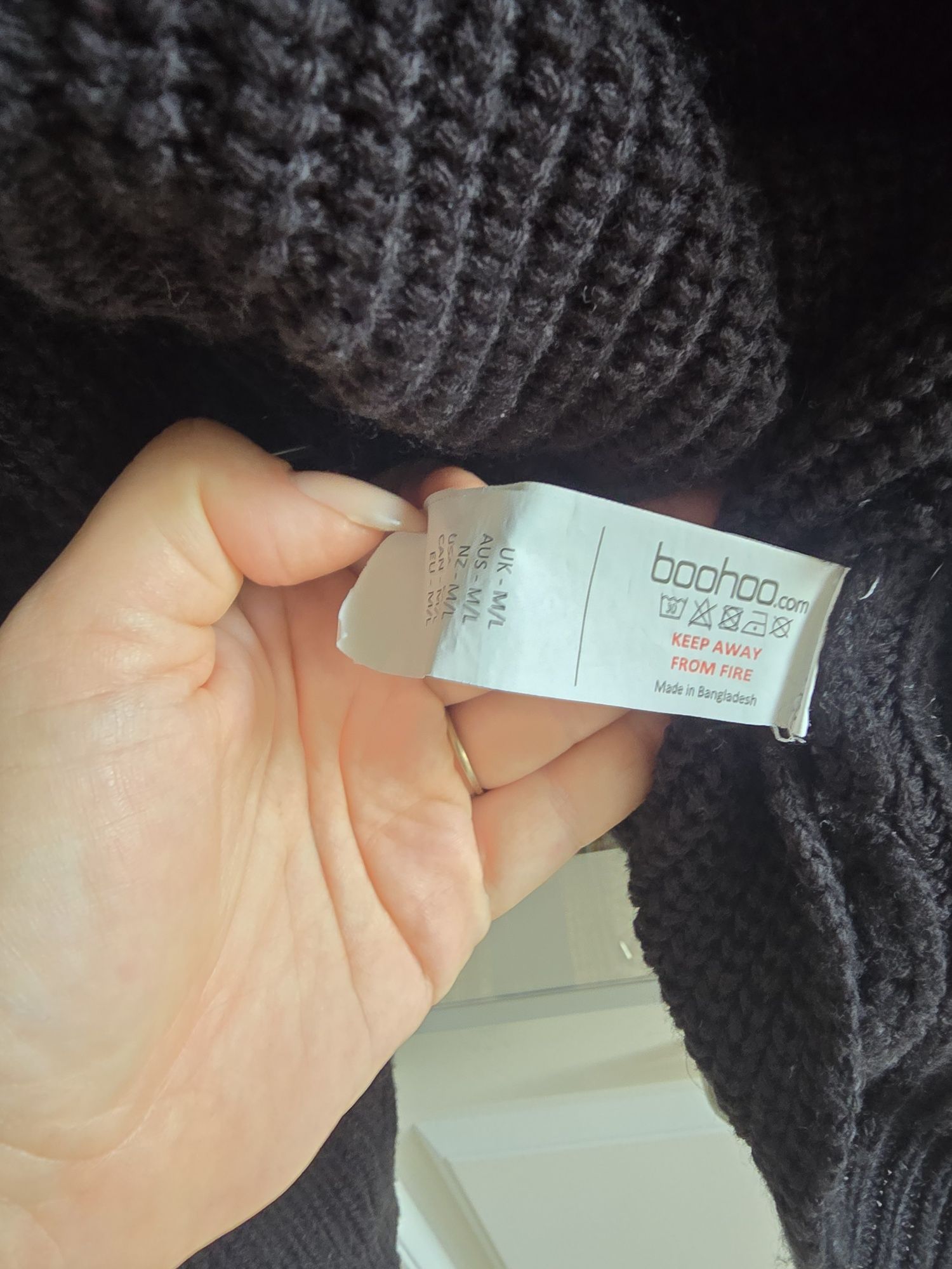 Sweter wiązany z dekoltem na plecach r. L