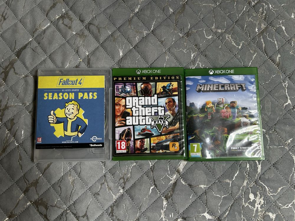 Konsola XBOX One X z grami