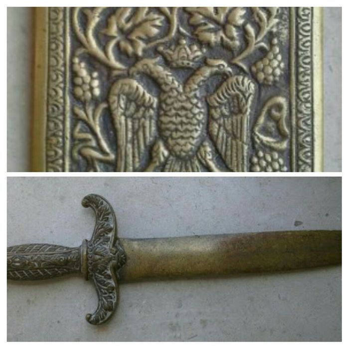 Faca de cortar papel e suporte para bloco de apontamentos