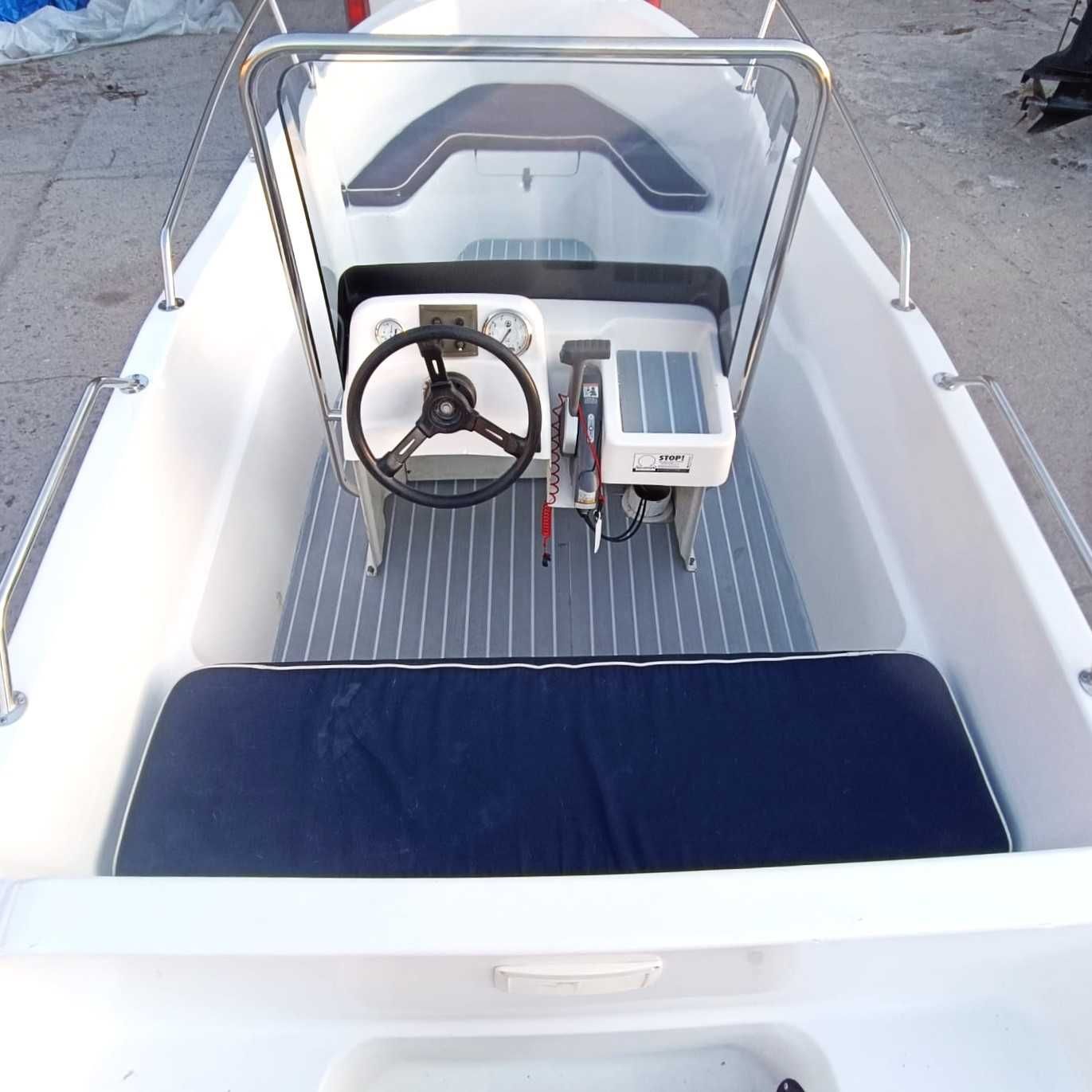 Łódź motorowa z przyczepką silnik zaburtowy evinrude center console