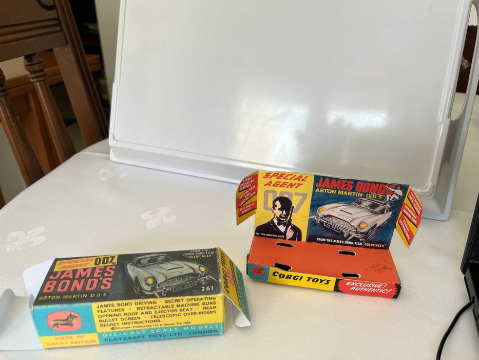 Caixa de reprodução (empty reprobox) 261 Corgi Toys - Aston Martin 007