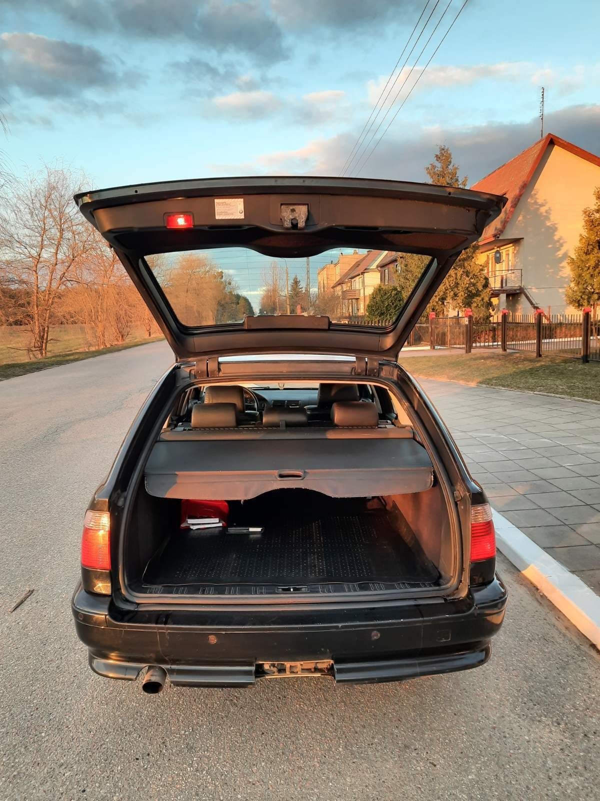 PILNIE Sprzedam samochód BMW E39 520i Touring w dobrym stanie