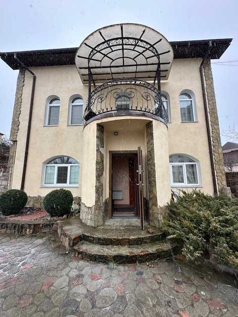 Продаєм елітний  будинок центр місто Фастів Київська обл.