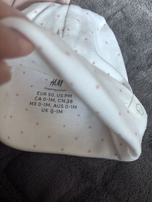 Дитячі шапочки на новонародженого