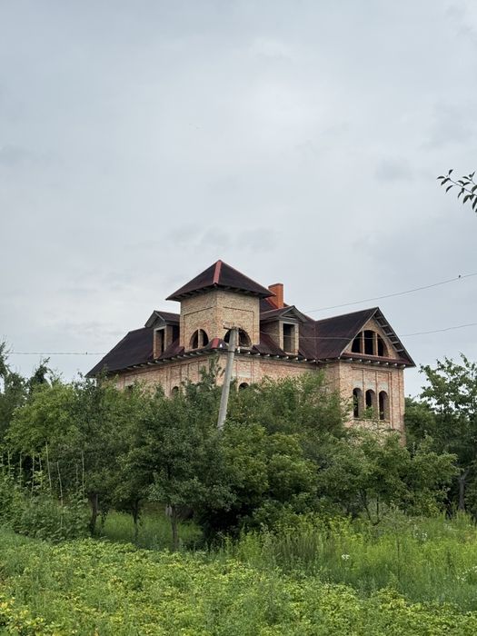 Просторий будинок