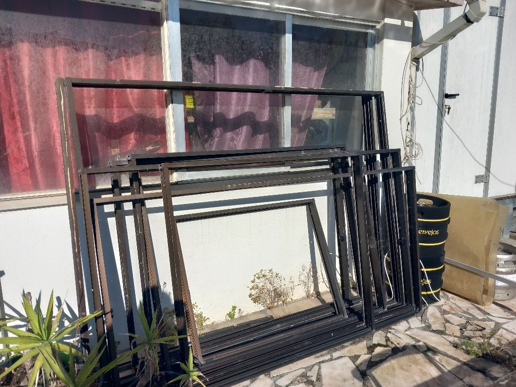 Vendo janelas e suporte de janelas