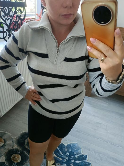 Sweter w paski zasuwana stójka /golf