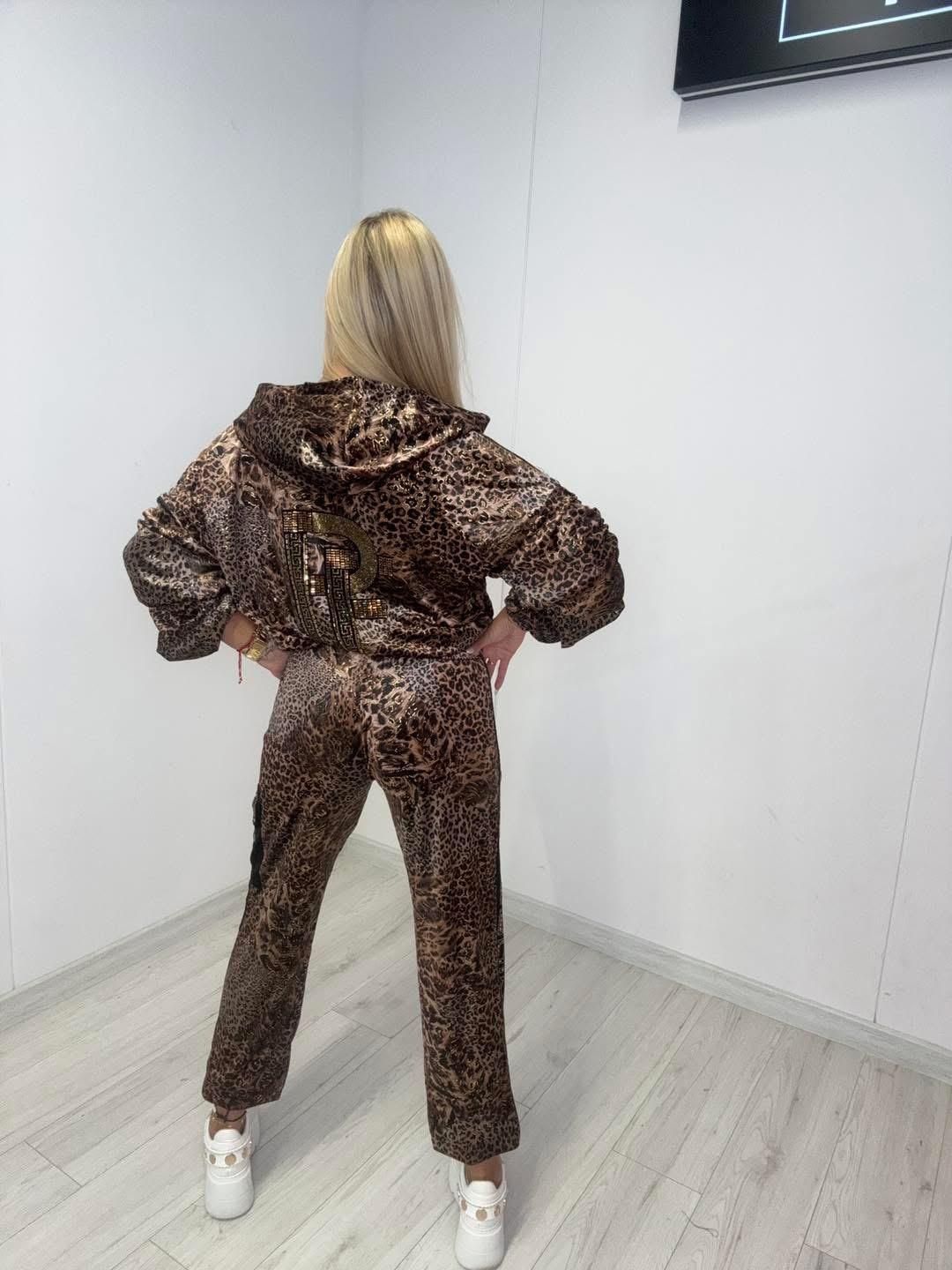 Piękny komplet dres welurowy pantera logo paparazzi fashion