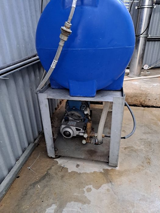 Bomba alta pressão 100 bar com depósito  100L trifásica