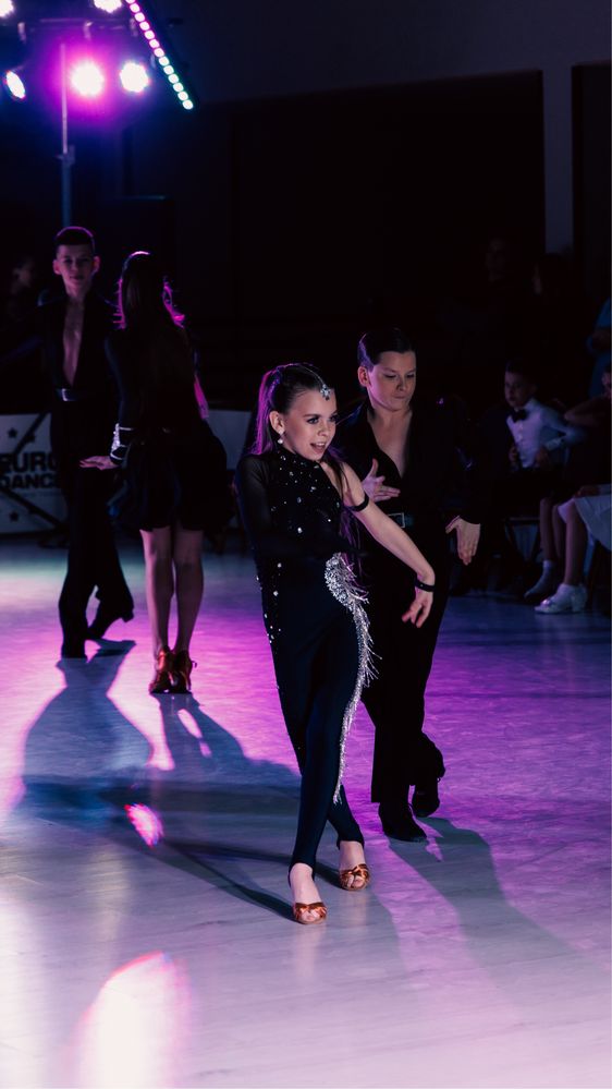 Латина комбінезон,юніори,плаття