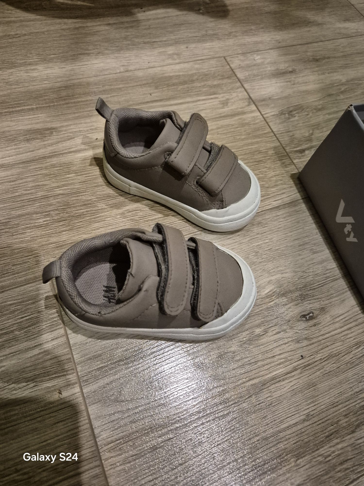 Buty trampki rozmiar 18/19