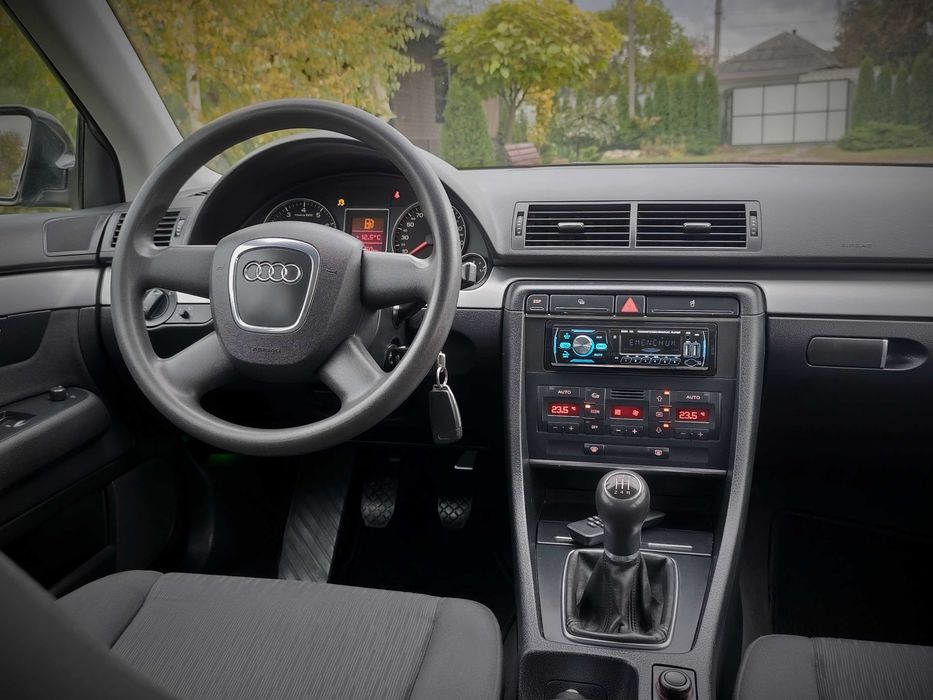Audi A4 в B7 кузові. 2006р 1.6Mpi розмитнений клімат!