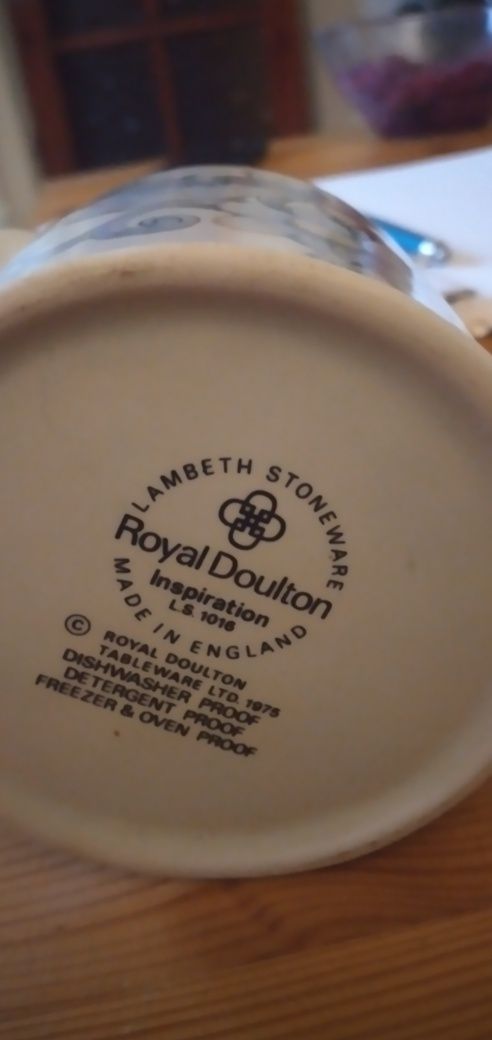 Mlecznik Royal Dulton porcelana królewska 1970r