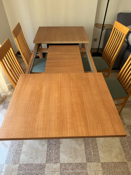 Mesa de jantar extensivel e cadeiras