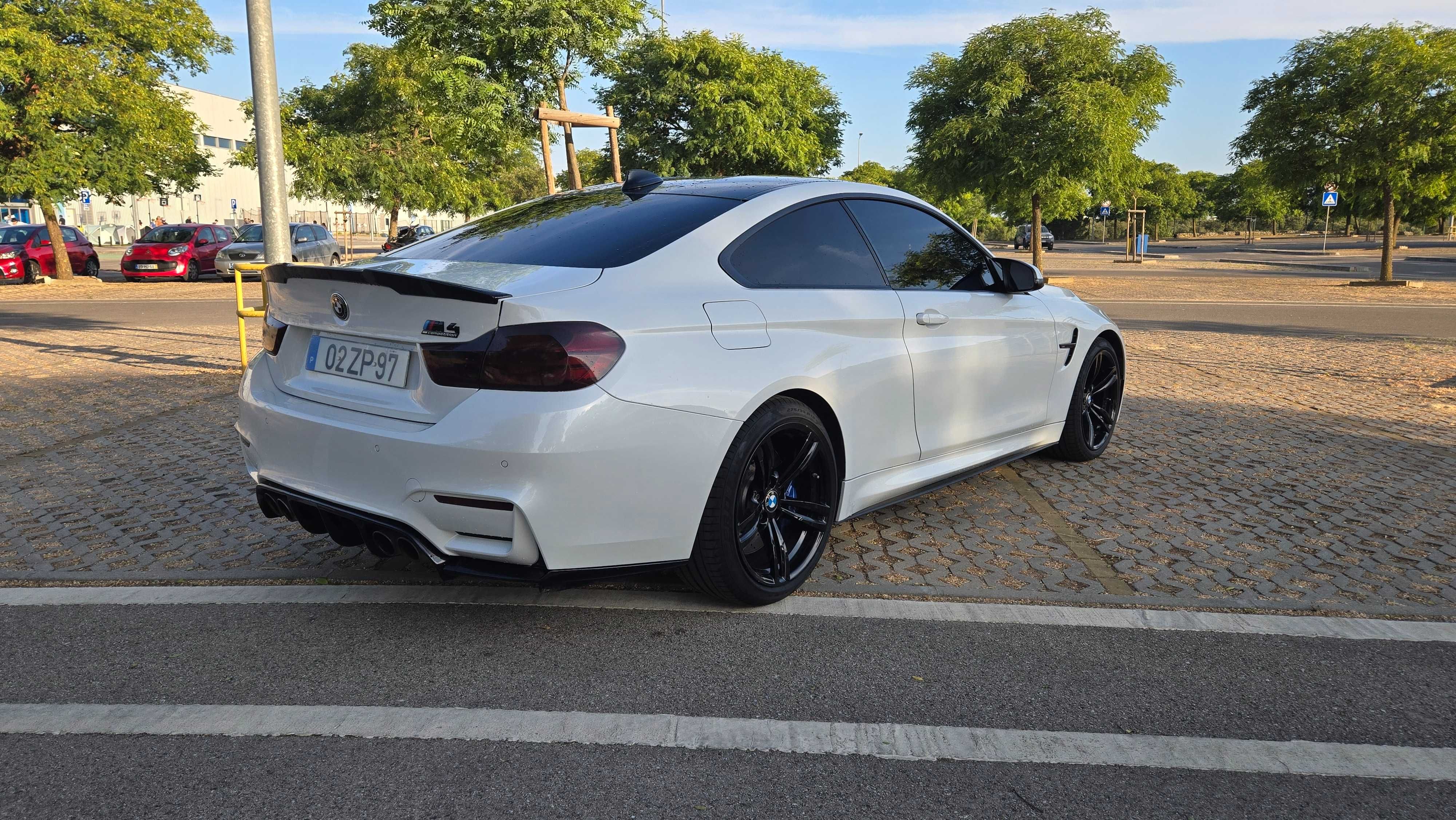 BMW M4 aceito retoma