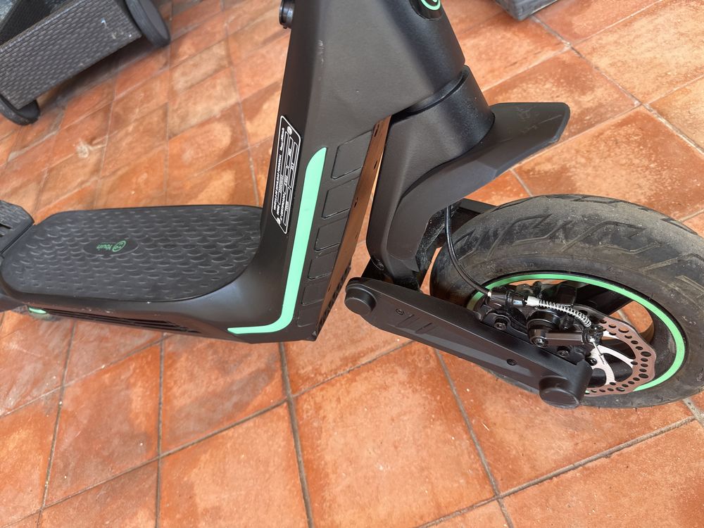 Trotinette novo em perfeito estado está na garantia