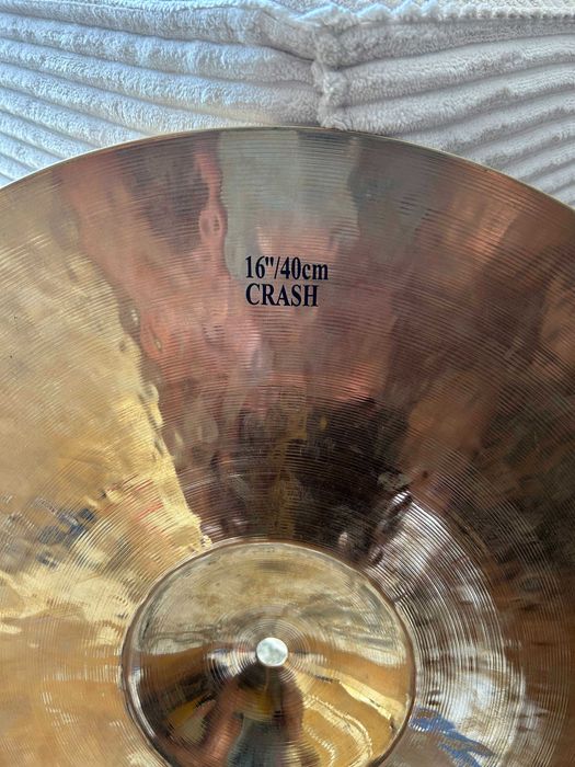 Prato Crash 16" Zultan Rock Beat — excelente estado