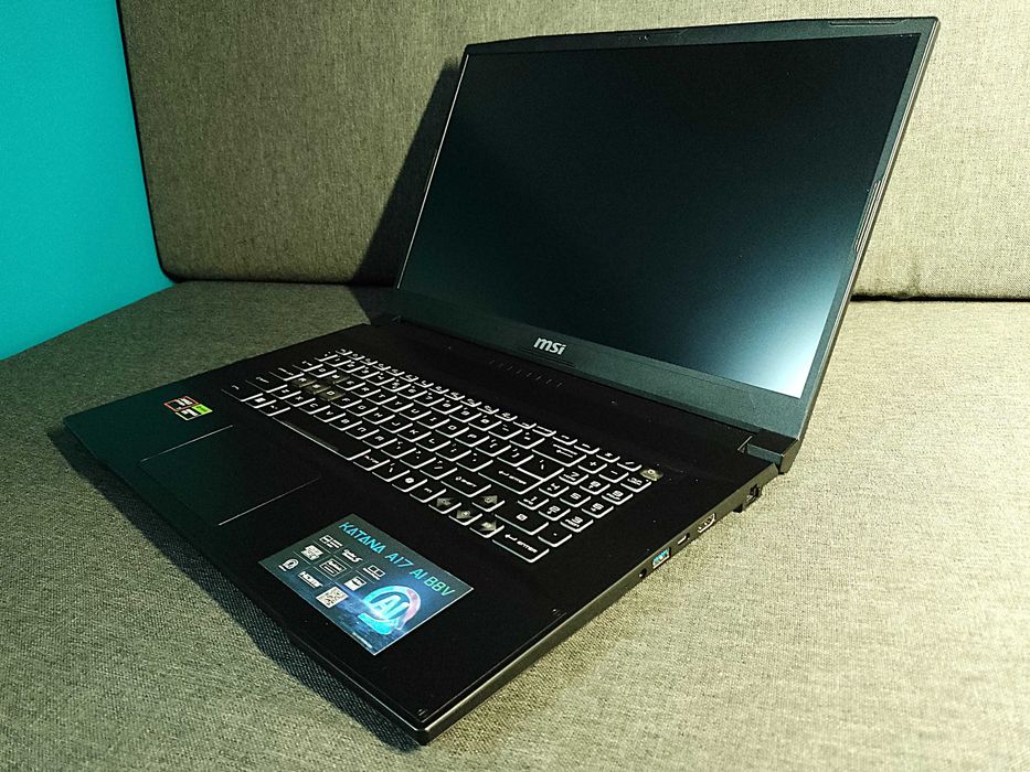 MSI Katana 17  R7 8845hs/32GB/1TB/RTX 4060/144Hz + chłodząca podkładka