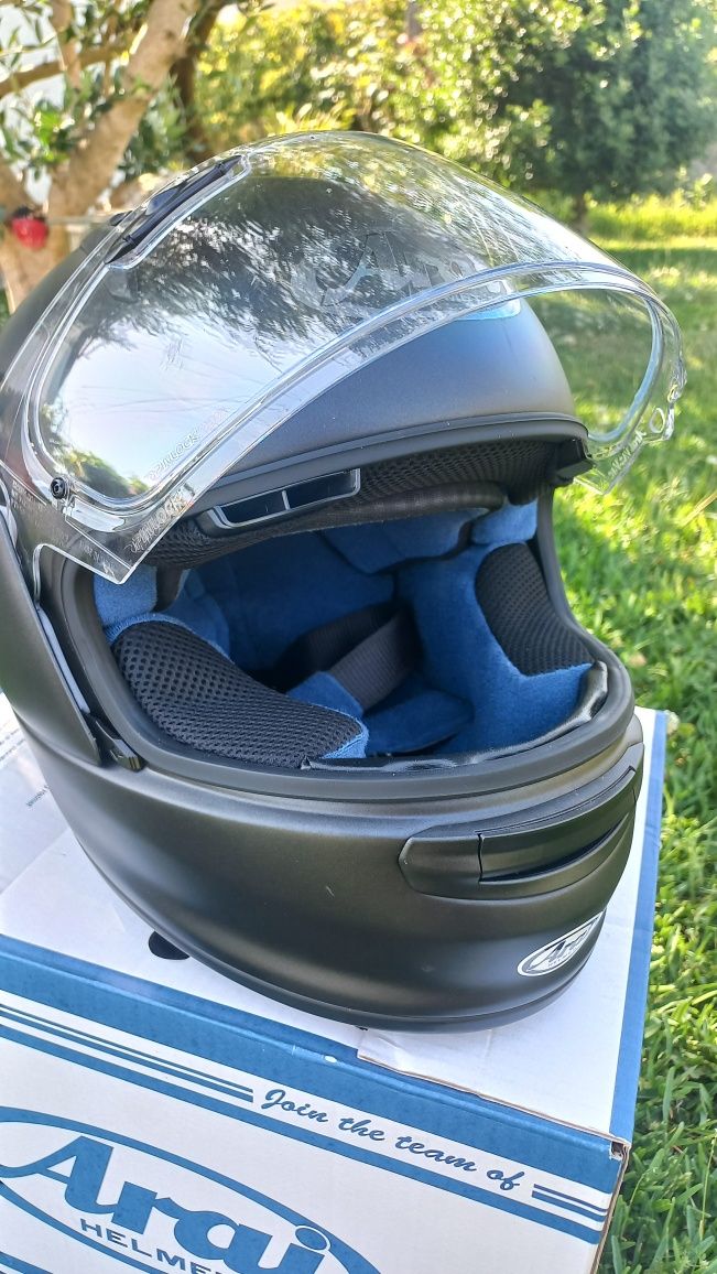 Capacete Arai + Luvas Ixon