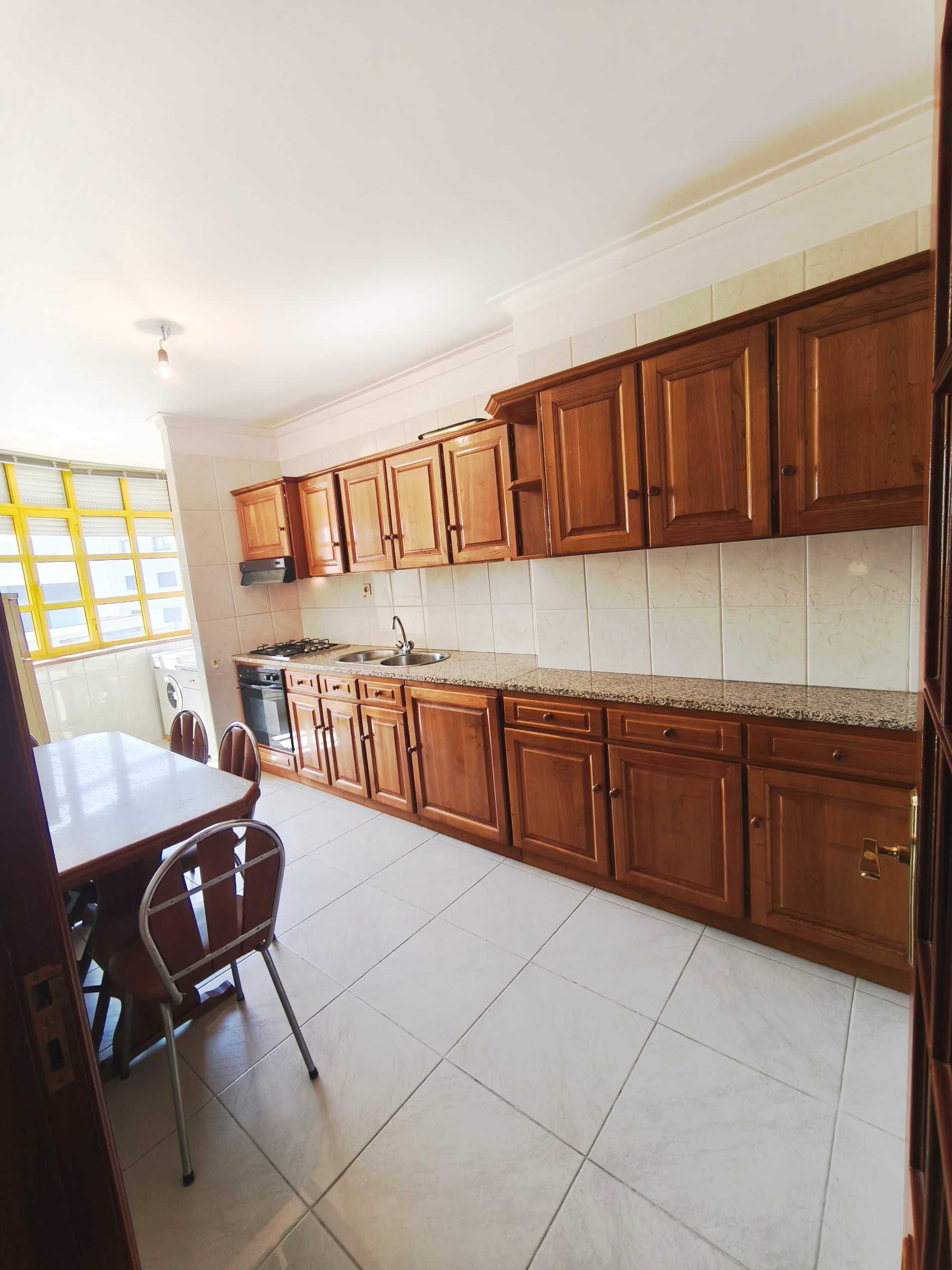Apartamento T3 – Vila Praia de Âncora | Com Garagem e Arrumos