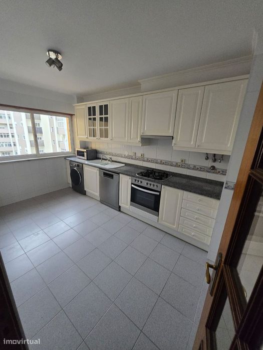 Excelente Apartamento T3, de 130M2 – Recentemente Renovada, com 3 WC