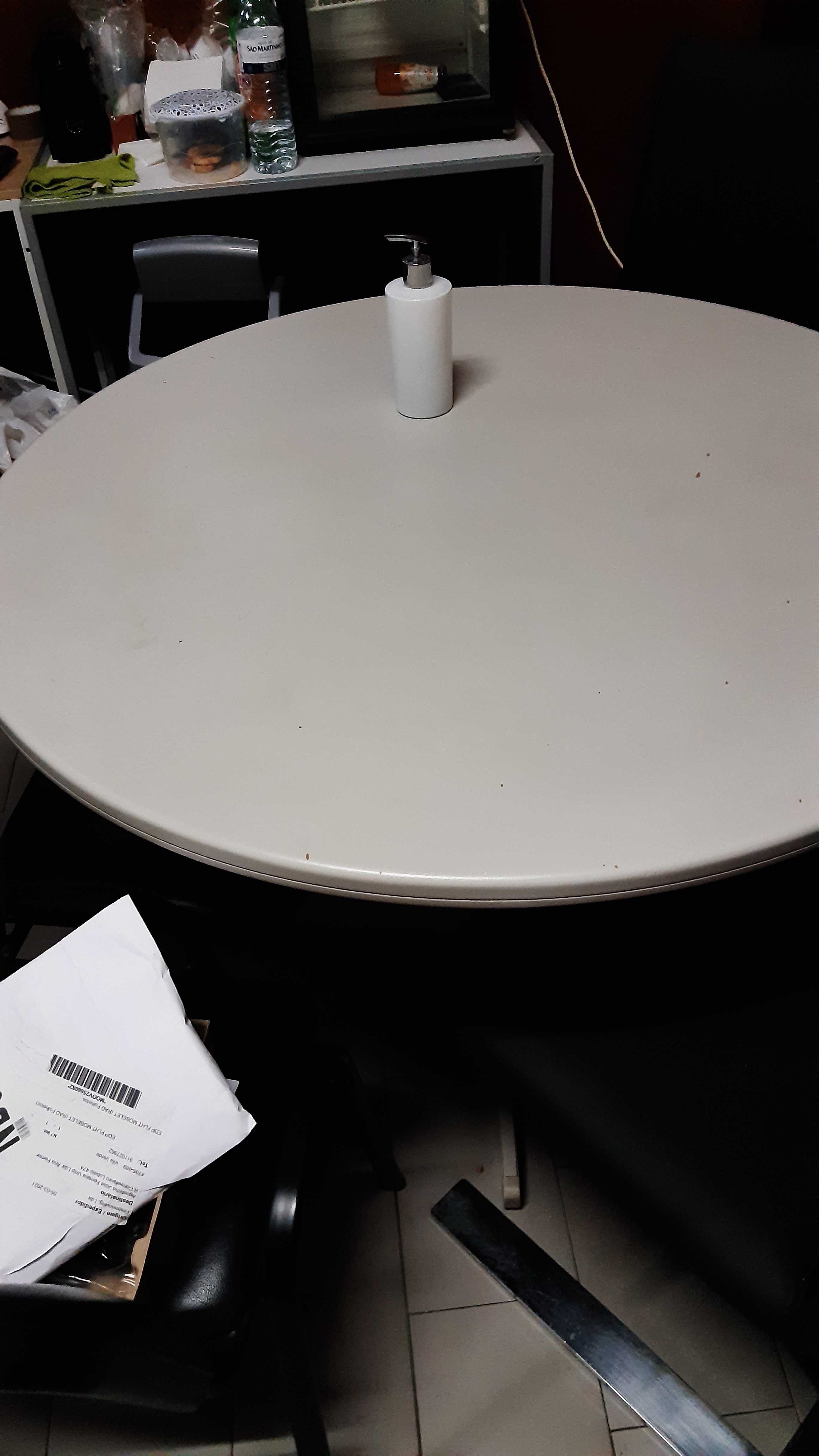 mesa redonda com base tripé profissional