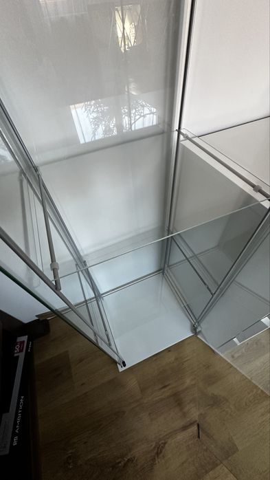 Szklana witryna IKEA