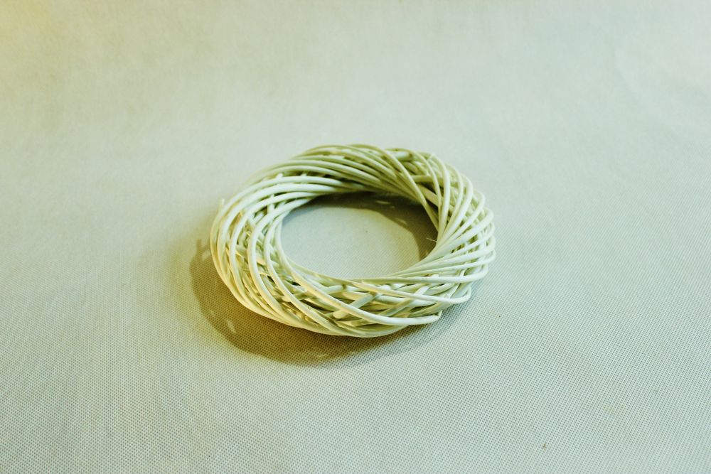 Wianek wiklinowy biały 20cm