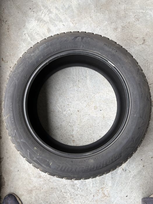 Зимові шини Bridgestone Blizzak DM-V2 255/55 R20