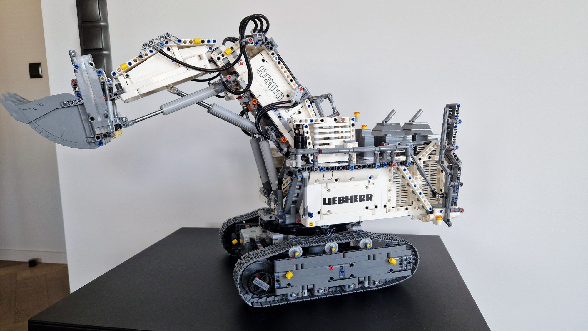 LEGO Technic Koparka LIEBHERR R 9800