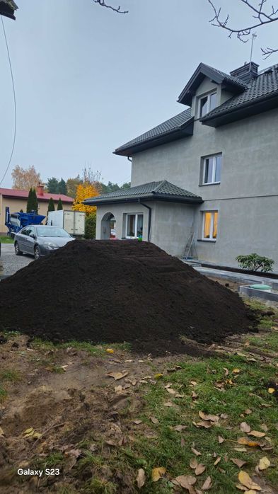 Ziemia ogrodowa przesiana i torf czarnoziem.