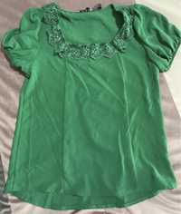 Blusa verde  com renda na zona do peito. Nova com etiqueta