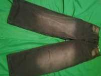 Czarne jeansy baggy fit z motywem tribal na tyle