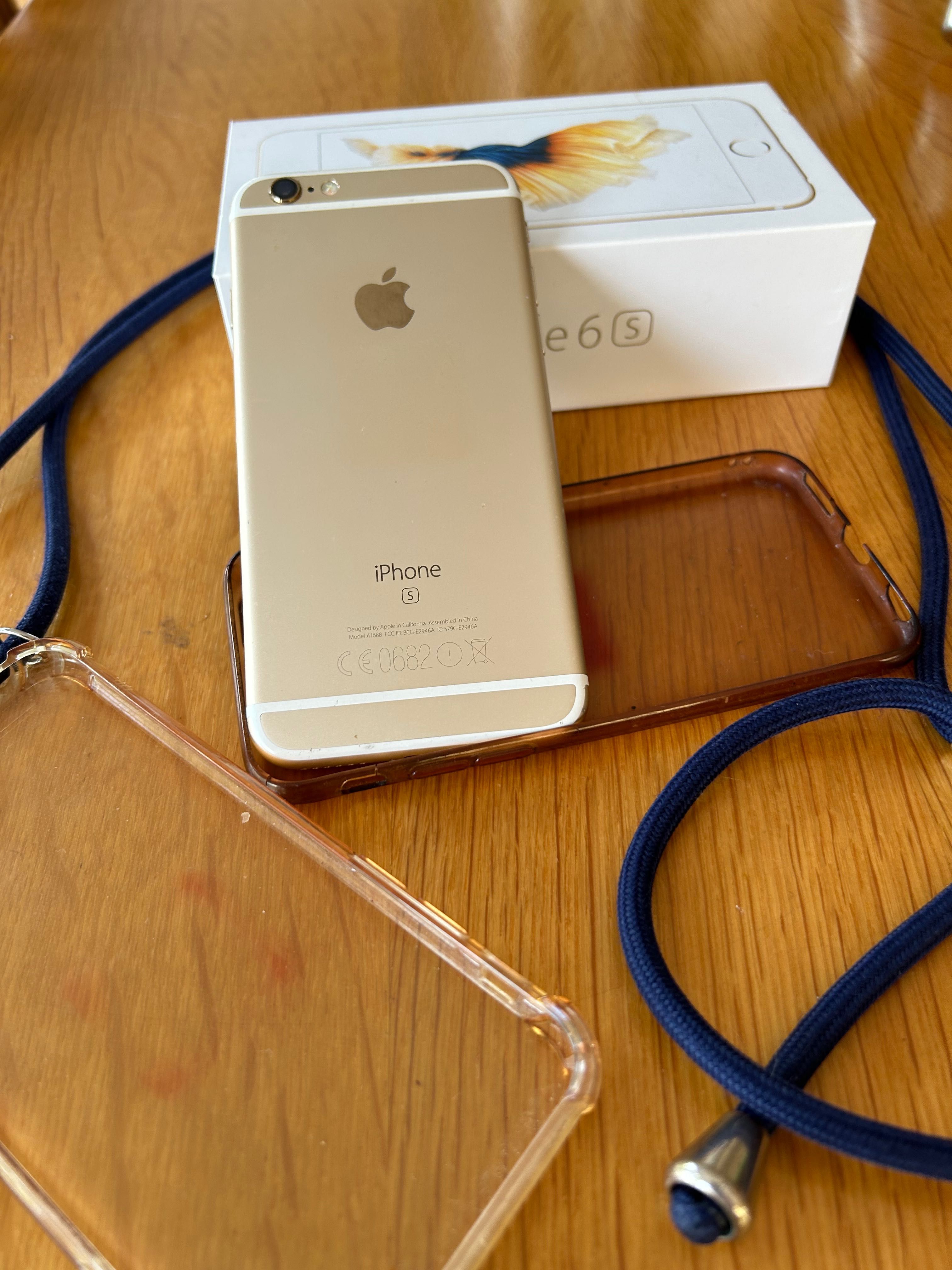 iPhone 6S com acessórios, dourado e branco