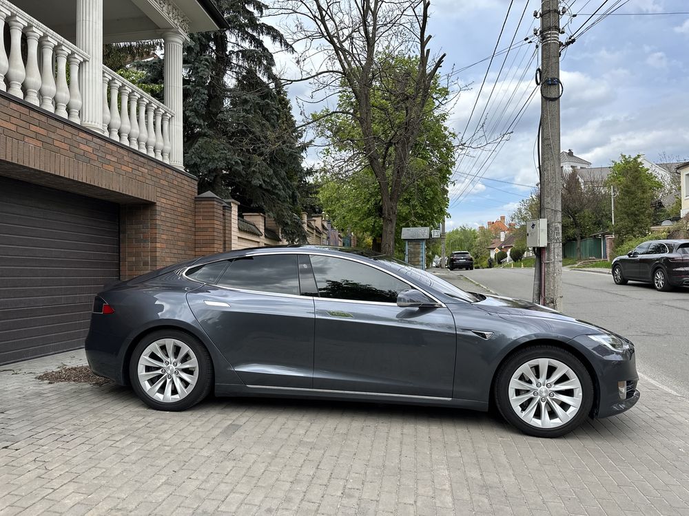 Tesla model S FSD