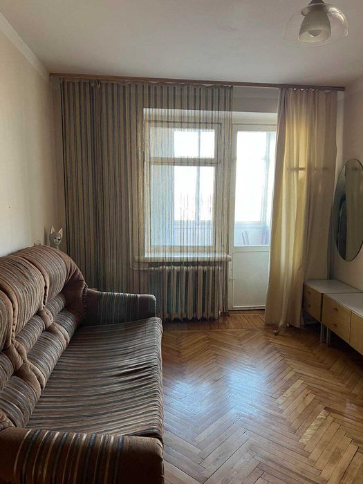 Продаю 3 комнатную крупногабаритную квартиру на Площади Победы