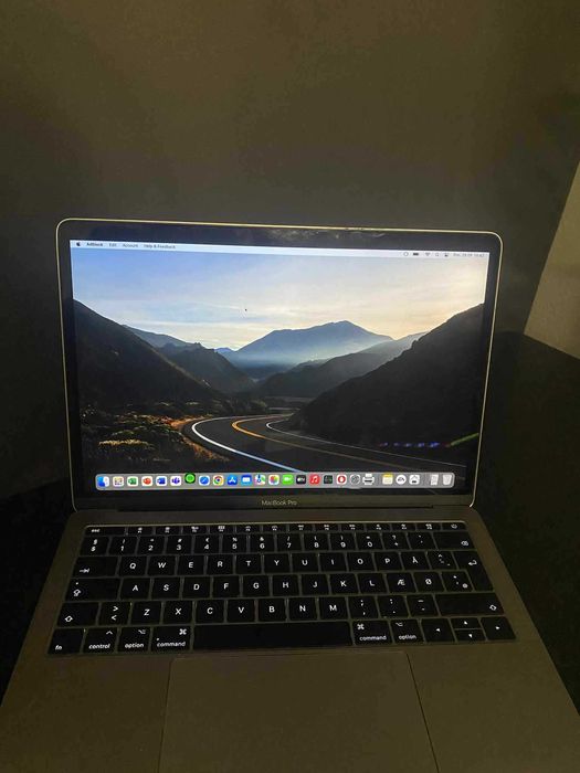 Sprzedam używanego laptopa MacBook Pro 13 2017